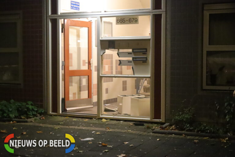 Brievenbussen opgeblazen in portiek Rosestraat Rotterdam