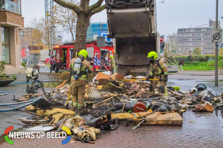 Brand in vuilniswagen zorgt voor veel rookoverlast Parallelweg Rotterdam