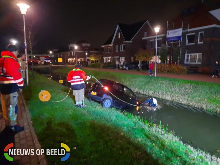 Vrouw raakt met auto te water Gouden Uillaan Berkel en Rodenrijs