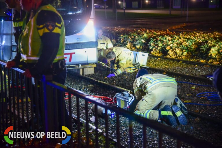 Man zwaargewond nadat hij onder tram komt Spinozaweg Rotterdam