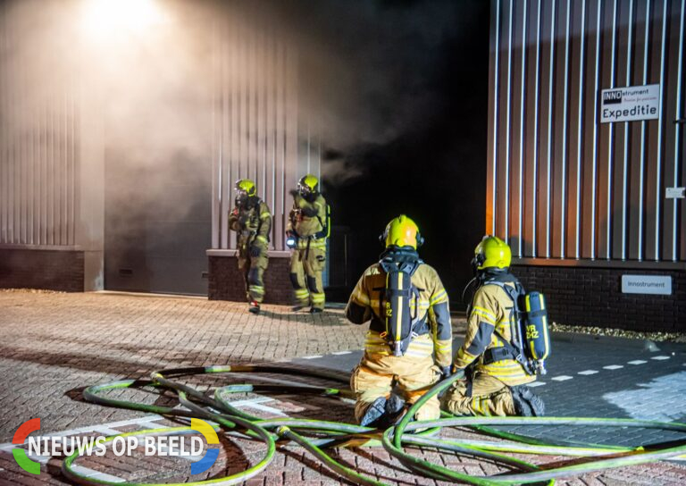 Grote brand in bedrijfspand Achterzeedijk Barendrecht