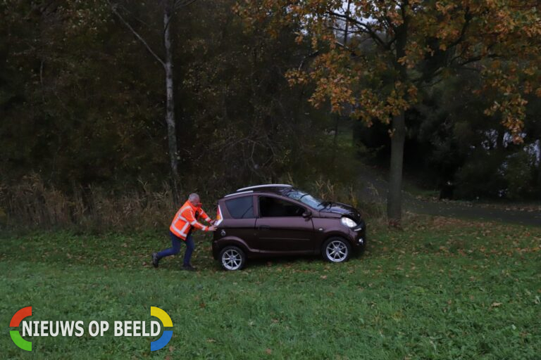 Microcar rijdt van dijk Schuwacht Lekkerkerk