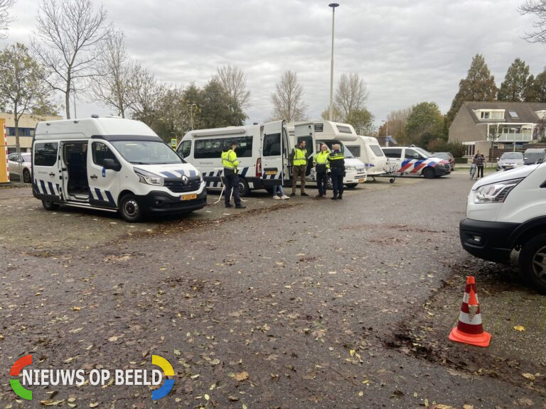 Grote verkeerscontrole levert meerdere bekeuringen en tienduizenden euro’s aan belastingschuld op in Capelle aan den IJssel