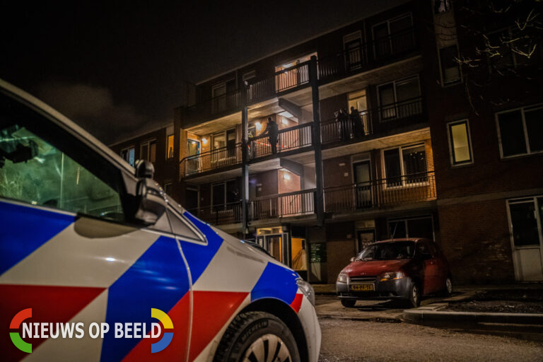 Voordeur van woning opgeblazen met explosief Spinet Rotterdam (video)