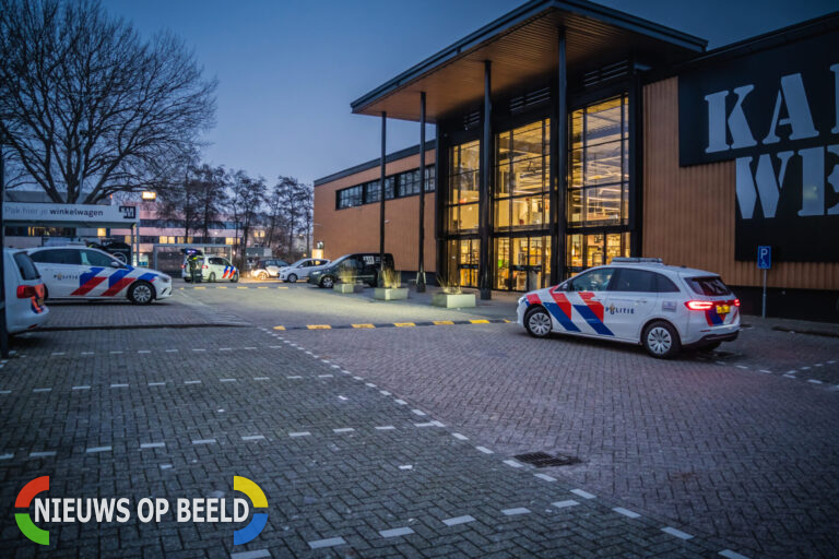 Arrestatieteam schoont bouwmarkt Karwei na overval Hoofdweg Capelle aan den Ijssel (video)