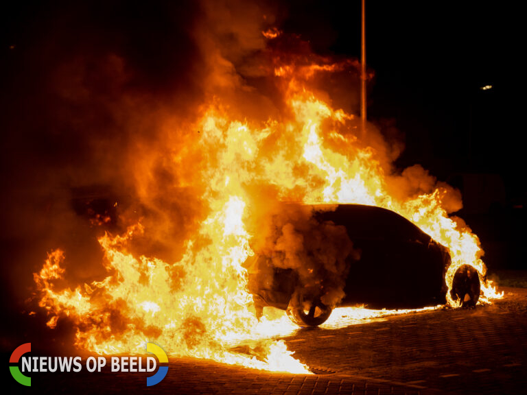 Autobrand op de Vrijheidslaan in Gouda