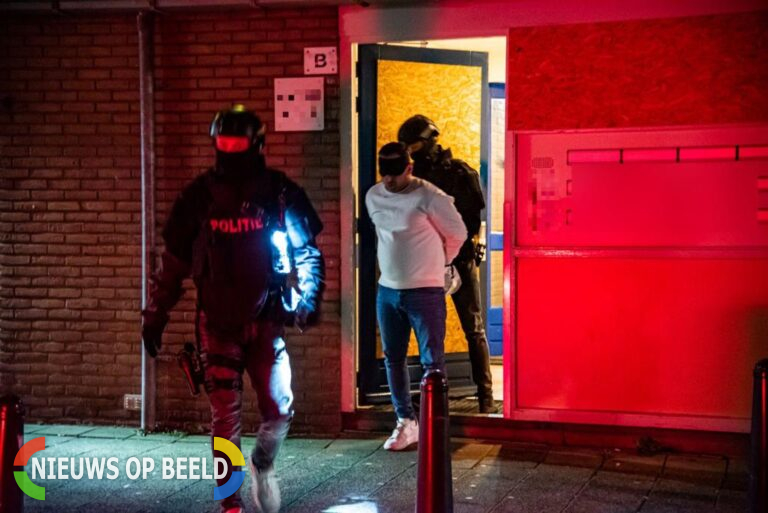 Politie houdt 35-jarige verdachte aan voor neersteken 32-jarige man Dr. Wiardi Beckmansingel Vlaardingen