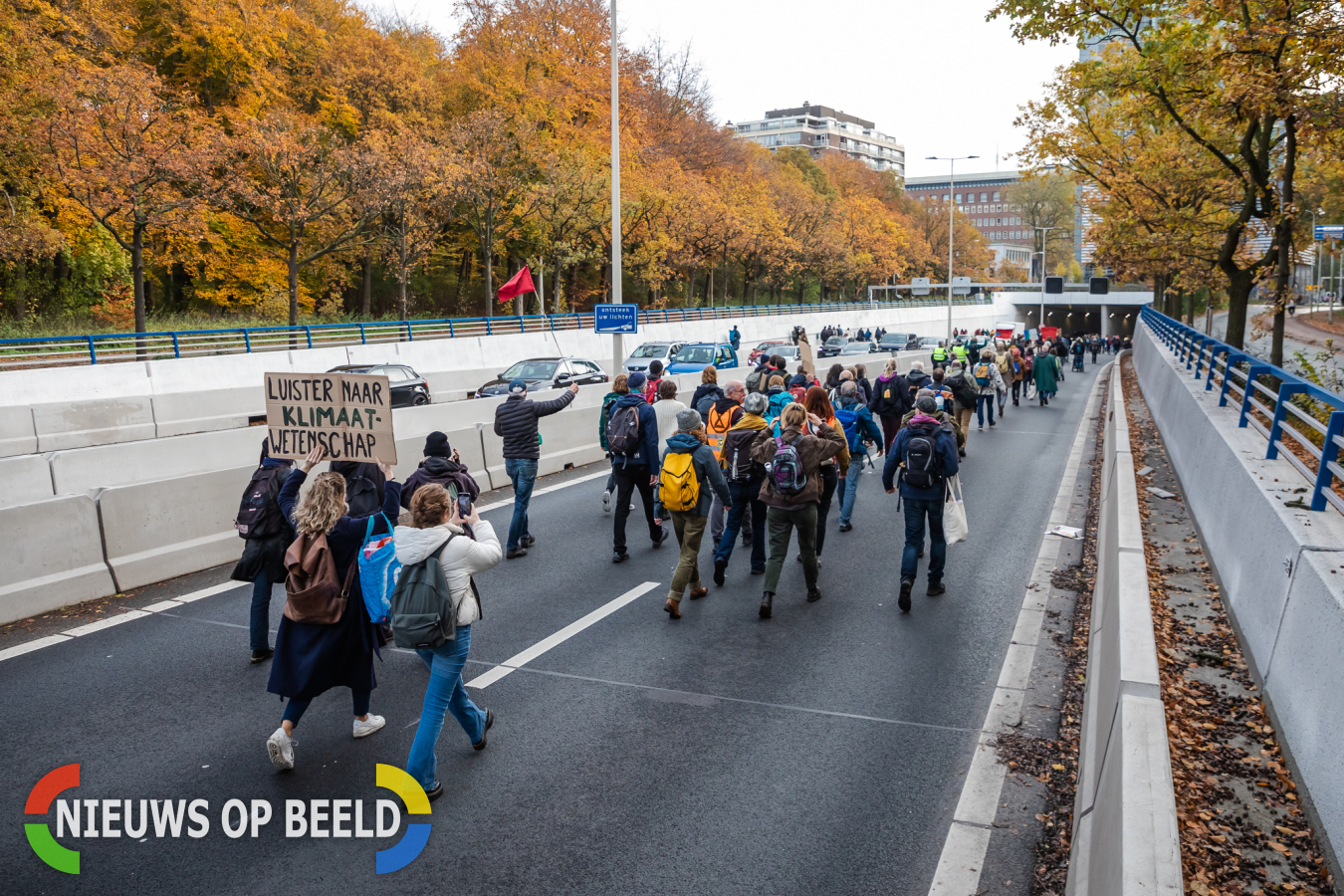 Zes Actievoerders Extinction Rebellion Aangehouden Voor Oproep ...