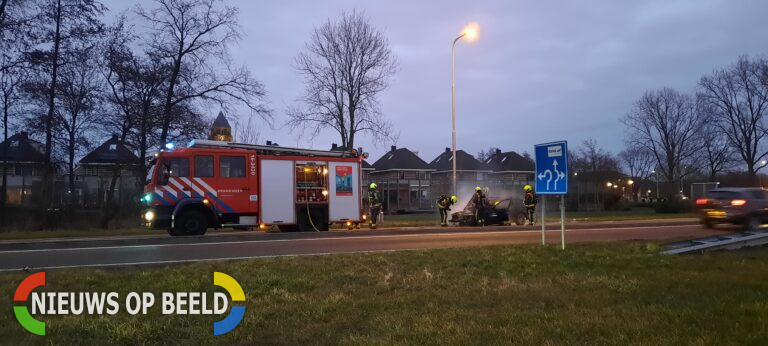 Auto vliegt spontaan in brand N478 – Veerweg Bergambacht