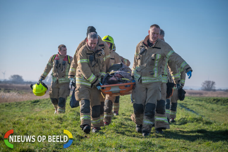 Brandweer redt vrouw uit het Spui Zuidoordsedijk Zuidland