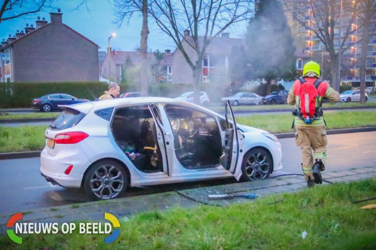 Derde autobrand in veertien dagen op exact dezelfde plek Oldegaard Rotterdam