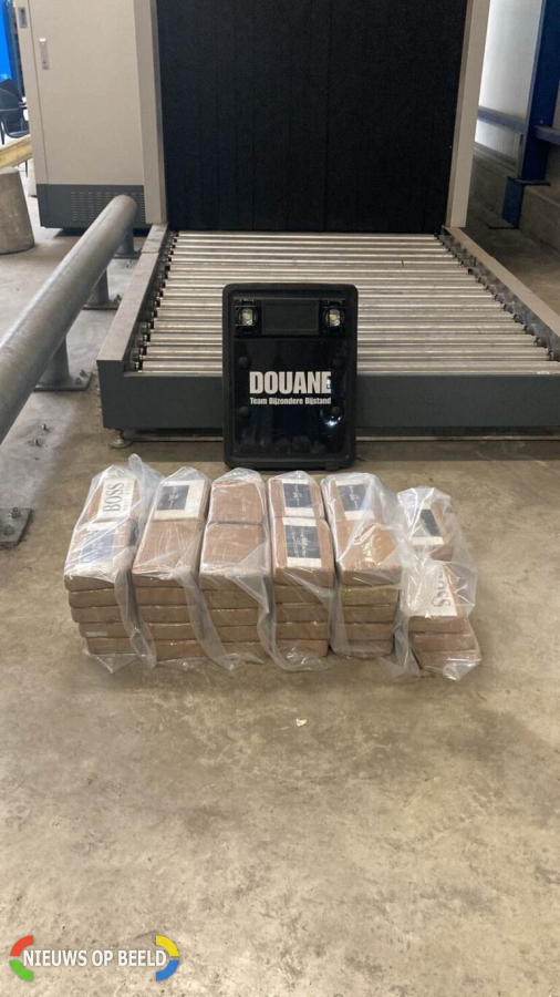 Douane vindt 57 kilo cocaïne tijdens controle in de Rotterdamse Waalhaven