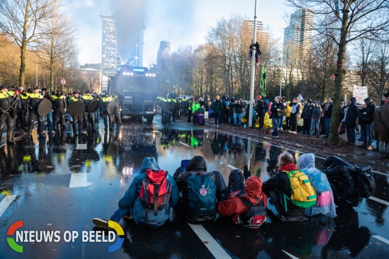 Politie houdt 700 demonstranten aan tijdens protesten in Den Haag