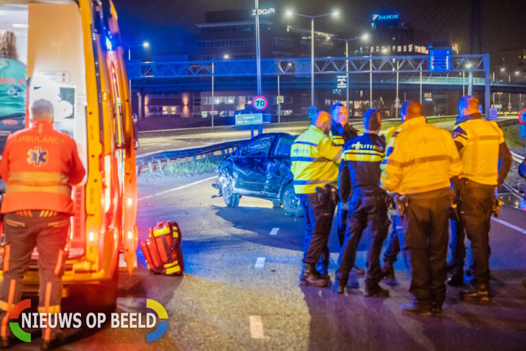 Automobilist zwaargewond na eenzijdig ongeval Abram van Rijckevorselweg Capelle aan den IJssel (video)