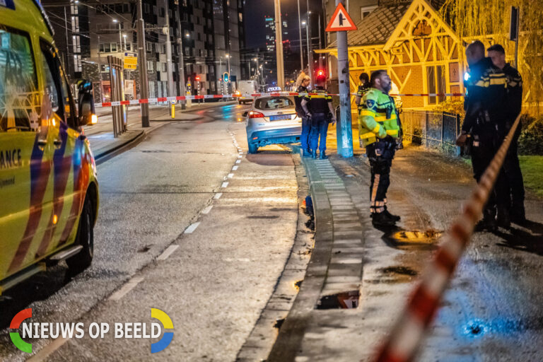 Vrouw wordt geschept door taxichauffeur Boezemstraat Rotterdam