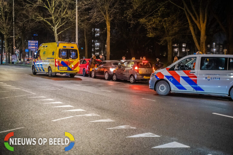 Veel schade bij kop-staart aanrijding Maasboulevard Rotterdam