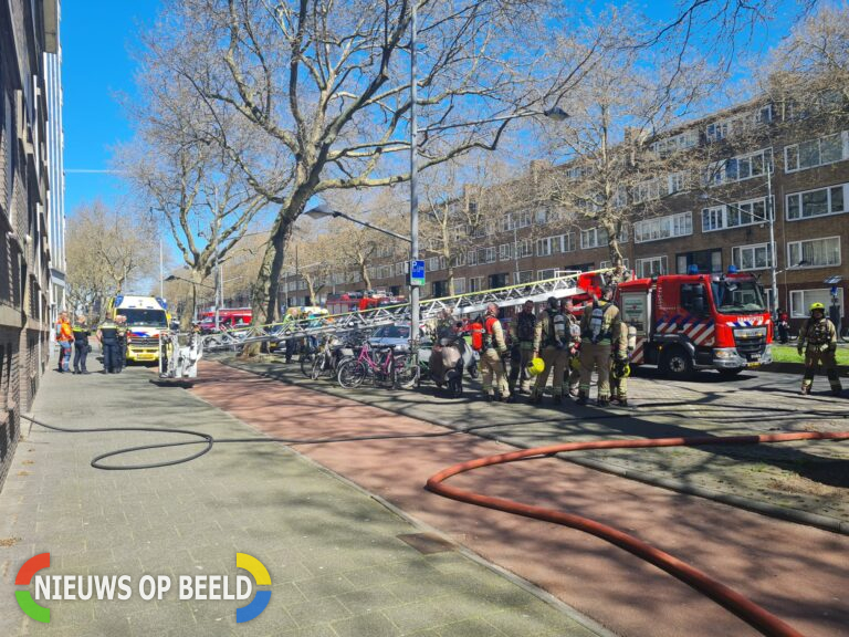 Uitslaande brand na explosie in woning Dordtselaan Rotterdam