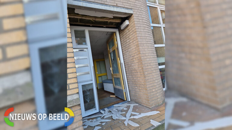 Portiek beschadigd na vermoedelijke explosie Woelwijkstraat Rotterdam