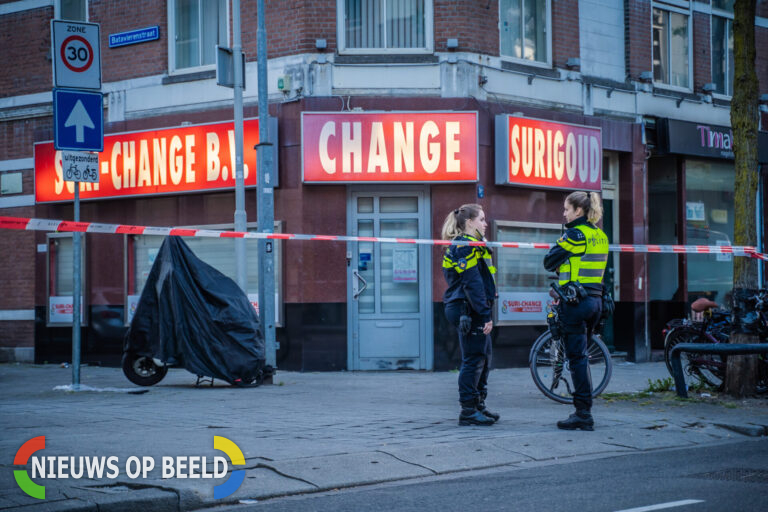 Schade na explosie bij hoofdkantoor Suri-Change West-Kruiskade Rotterdam (video)