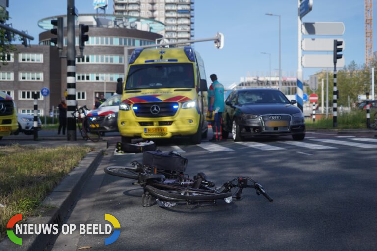 Fietser zwaargewond na aanrijding op de Hoofdweg in Rotterdam (video)