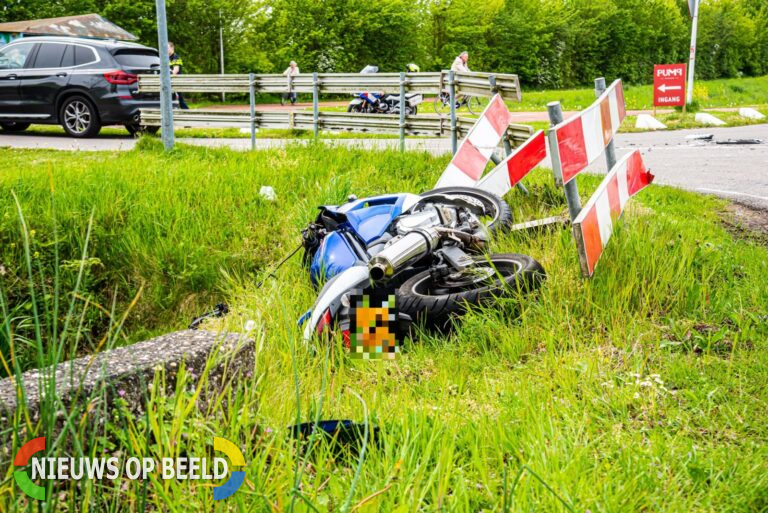 Motorrijder belandt in sloot na aanrijding met personenauto Albrandswaardseweg Poortugaal