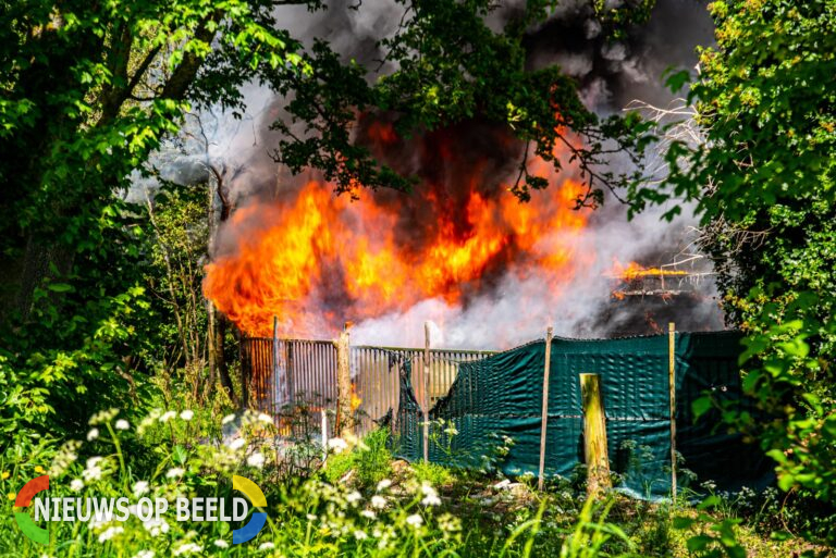 Schuur brand volledig uit Kruisdijk Poortugaal