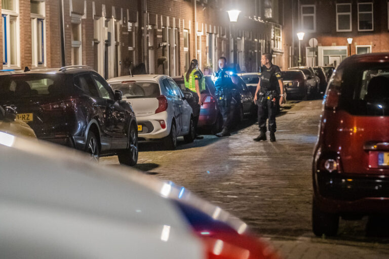 Explosie bij voordeur van woning Maasdamsestraat Schiedam (video)