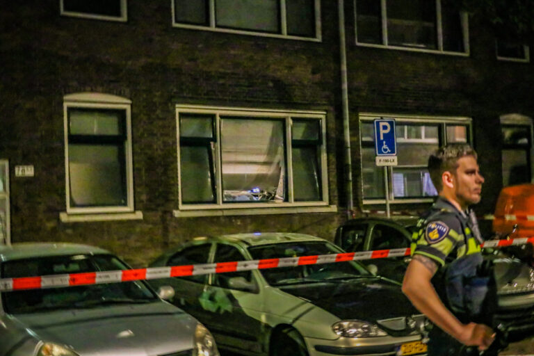 Explosie vernield ruit van woning Korhaanstraat Rotterdam