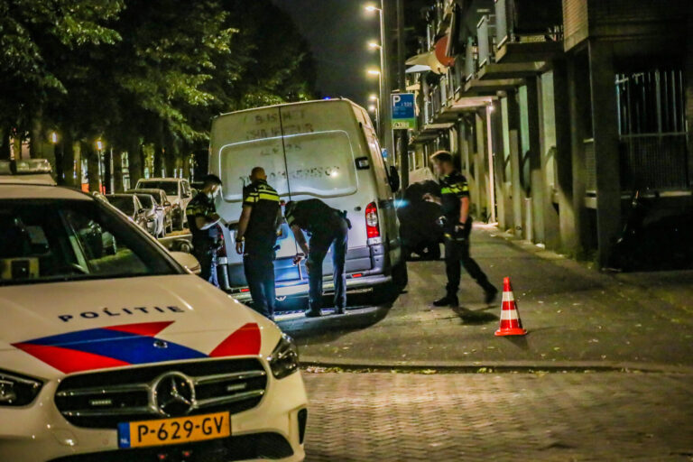 Ruzie loopt uit de hand, meerdere personen schieten op elkaar Spoorweghaven Rotterdam