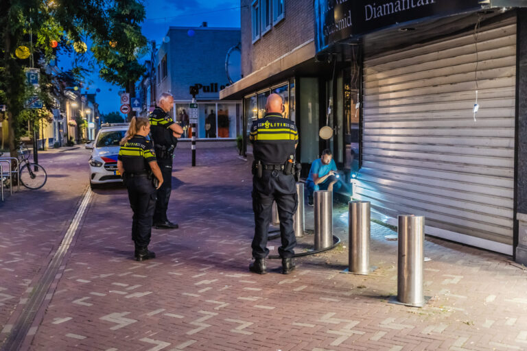 Poging plofkraak met explosief bij juwelier Kerkstraat Bodegraven (video