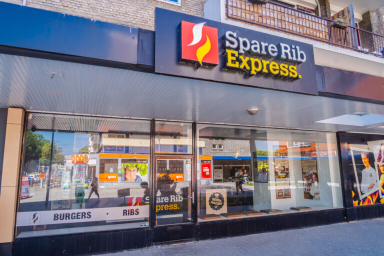 Ruzie tussen medewerkers Sparerib-Express eindigt in steek- en vechtpartij Jacob van Campenplein Rotterdam