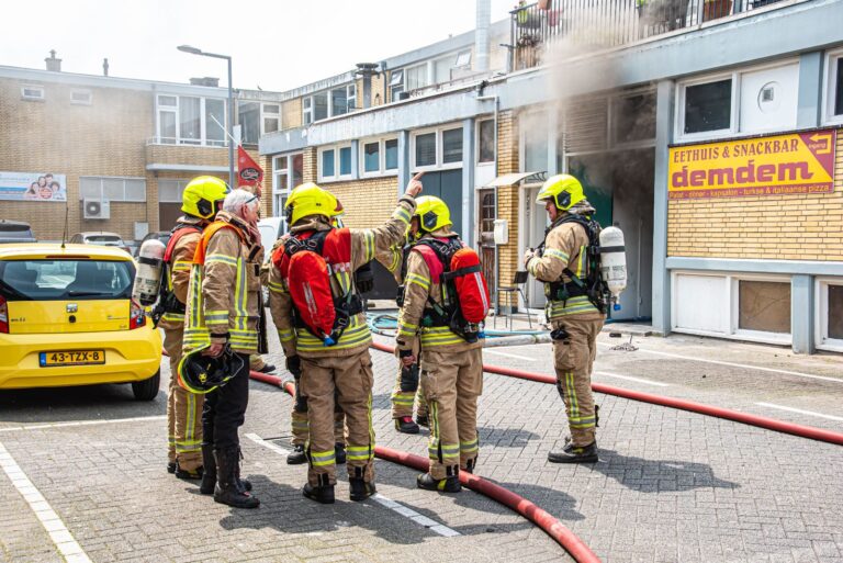 Felle brand in kelder van snackbar Baarlandhof Rotterdam