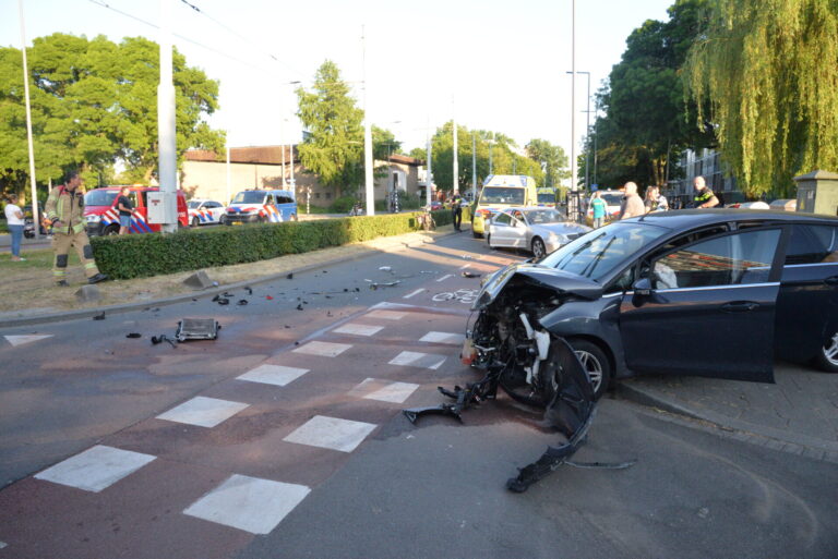 Ravage na ongeluk Wilgenplaslaan Rotterdam