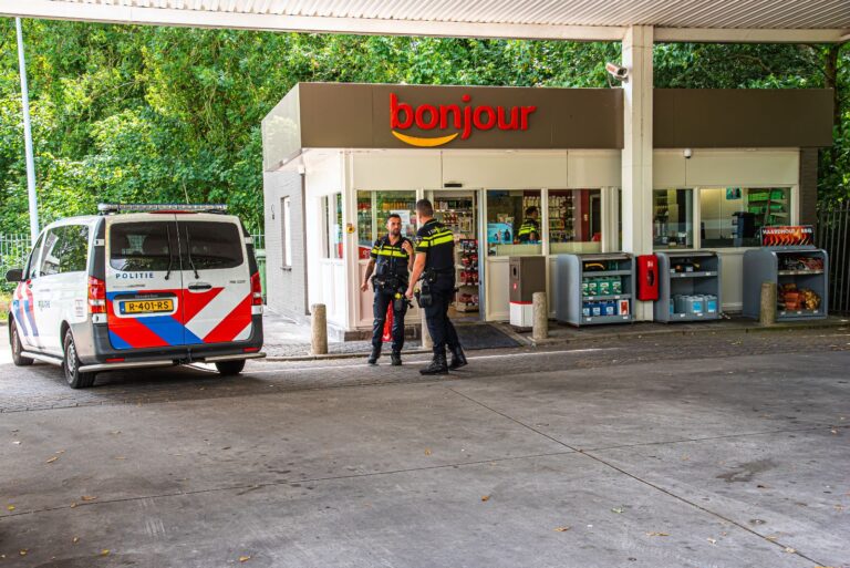 Jongen overvalt tankstation Duifhuisweg Hoogvliet