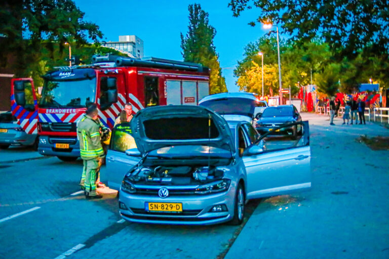 Binnenkant van auto raakt beschadigd na brandstichting Nijverheidstraat Rotterdam