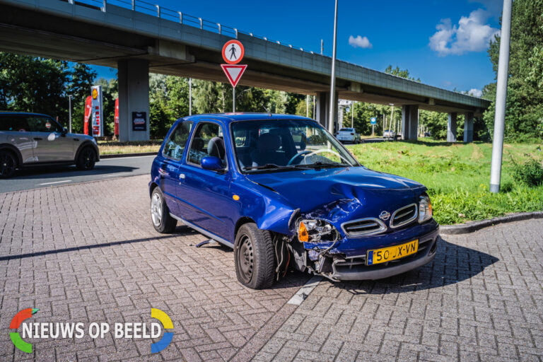 Automobilist crasht geleende Nissan Micra op Abram van Rijckevorselweg in Capelle aan den IJssel