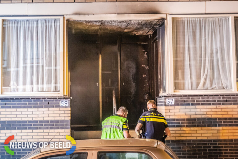 Portiek zwaar beschadigd na explosie Nassaustraat Rotterdam