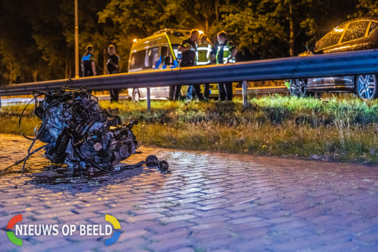 A20 dicht na éénzijdig ongeluk, auto raakt motorblok kwijt bij Moordrecht