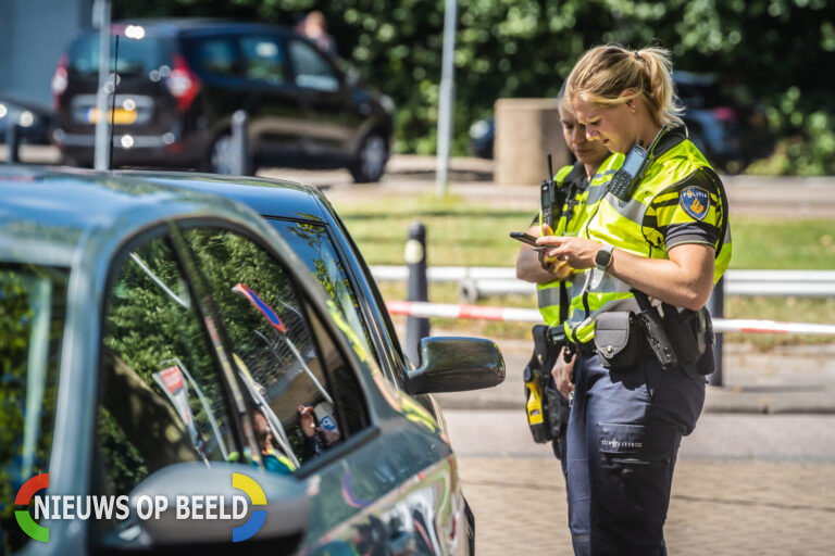 Agente gewond tijdens verkeerscontrole in Dordrecht; Automobilist aangehouden