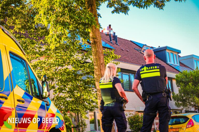 Verwarde man op dak houdt hulpdiensten uren bezig Brucknerstraat Barendrecht