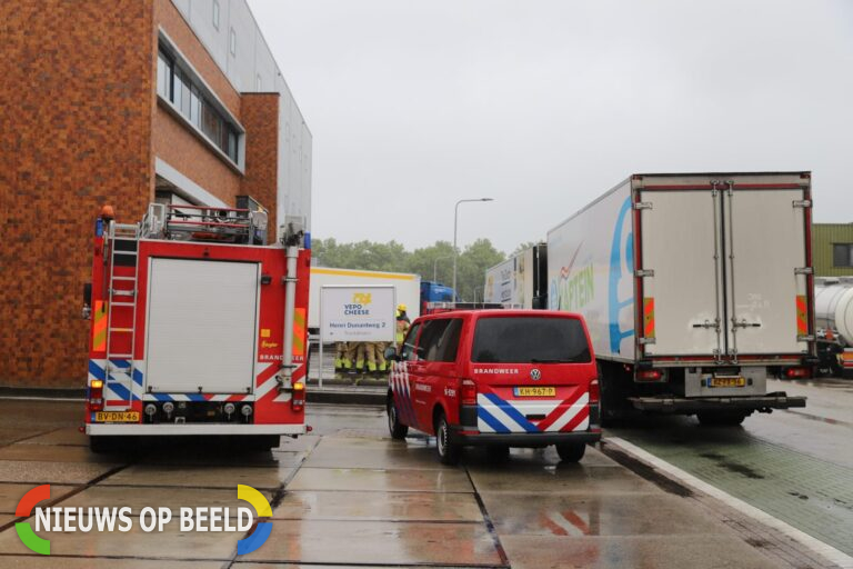 Brandweer rukt uit voor instortingsgevaar stelling met 28 ton kaas in Bodegraven