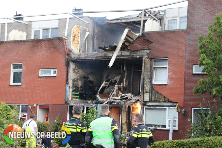 Gasexplosie verwoest woningen Harderwijkstraat Lelystad