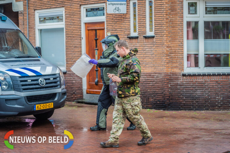 EOD onderzoekt mogelijk explosief na aanhouding verdachte Lange Breestraat Dordrecht (video)