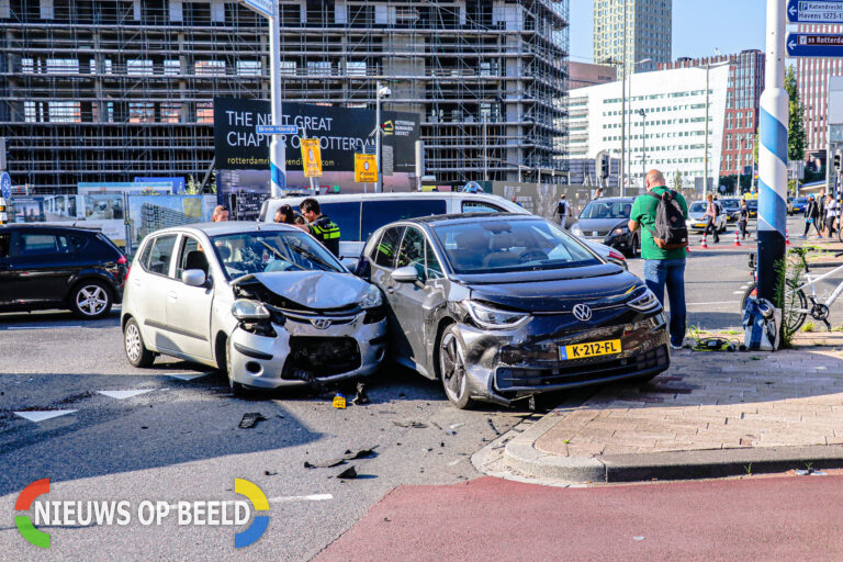 Gewonde bij forse aanrijding Brede Hilledijk Rotterdam