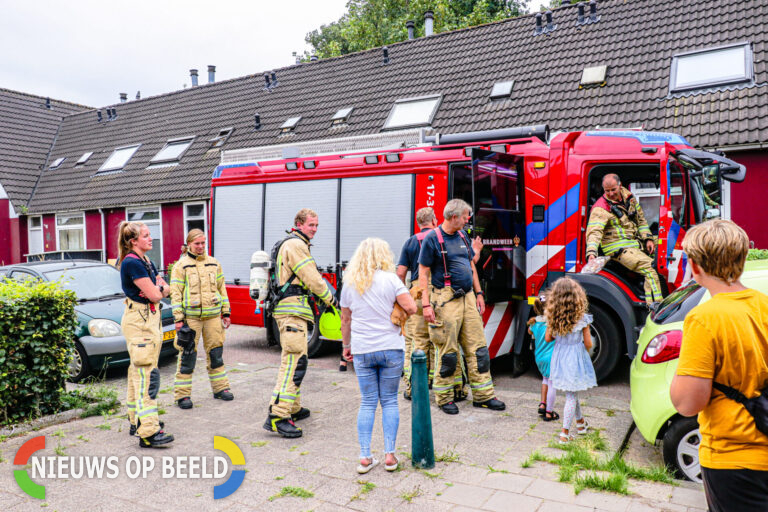 Kinderen ontdekken brand in oven en bellen de brandweer Polslandstraat Rotterdam