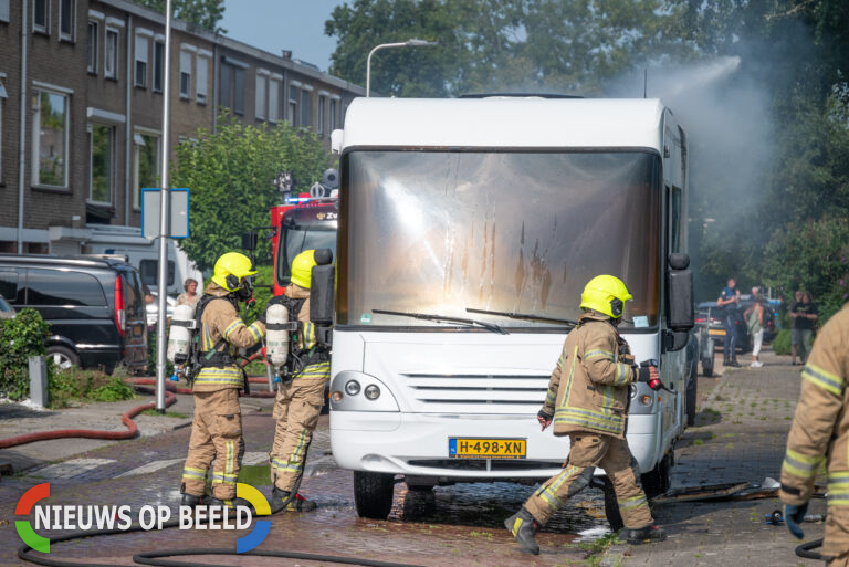 Uitslaande brand in camper van Cruiningenweg Heenvliet