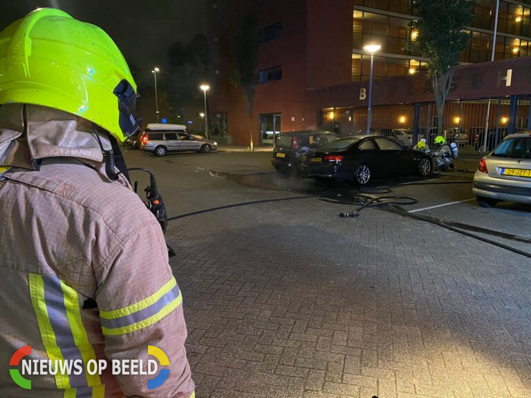 Auto’s verwoest door brandstichting Berlagestraat Rotterdam