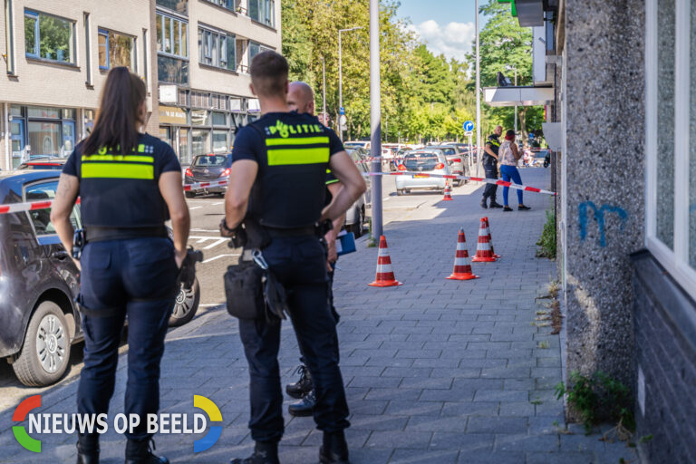 Politie lost waarschuwingsschot bij aanhouding man met mogelijk vuurwapen Henk Speksnijderstraat Rotterdam