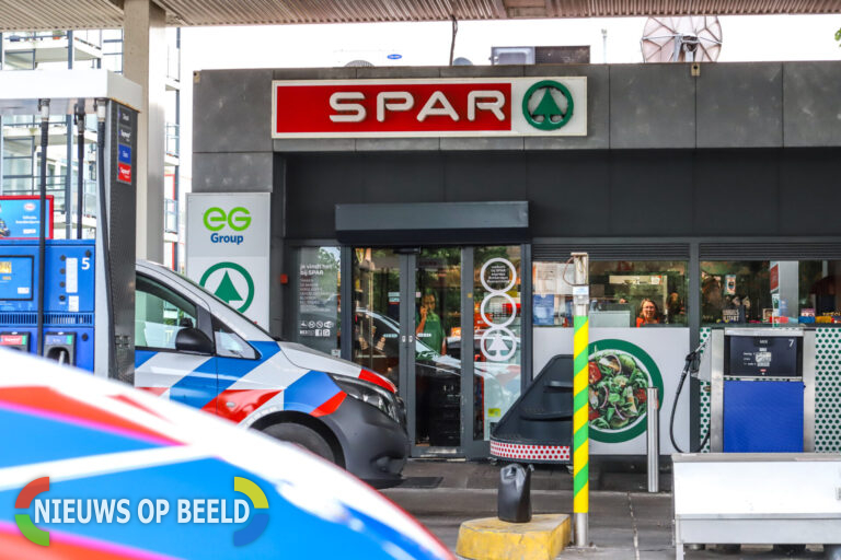 Overvaller komt tankstation binnen en slaat op de vlucht met onbekende buit | Vredenoordkade Rotterdam