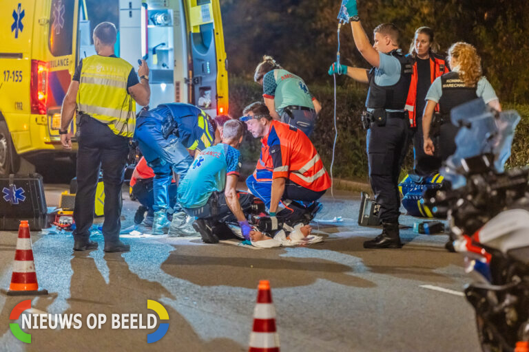 Arrestant van Marechaussee springt uit rijdende bus en raakt ernstig gewond G.K van Hogendorpweg N471 Rotterdam (video)